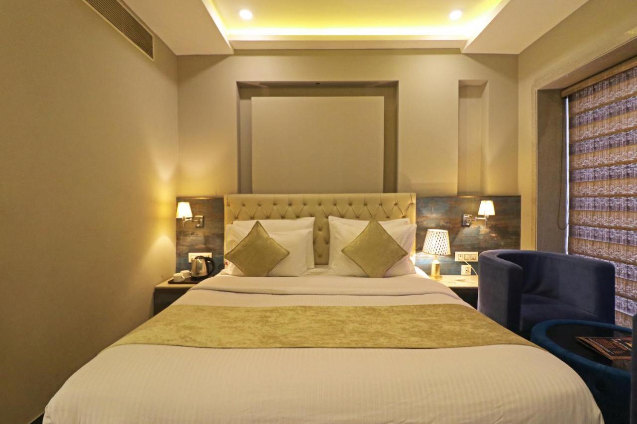 The Ivy Grand Hotel In City Centre With Free Secured Parking ニューデリー エクステリア 写真