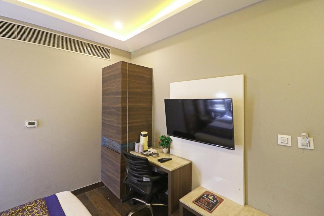 The Ivy Grand Hotel In City Centre With Free Secured Parking ニューデリー エクステリア 写真