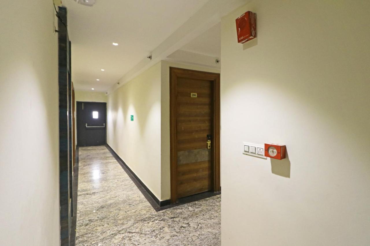 The Ivy Grand Hotel In City Centre With Free Secured Parking ニューデリー エクステリア 写真